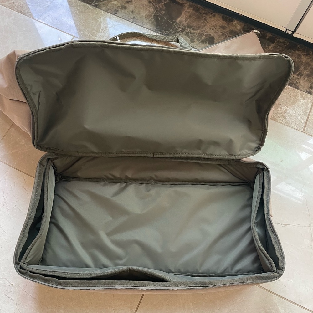 Lo & Sons Taupe Travel Tote with Olive Straps - Picture 4 of 11